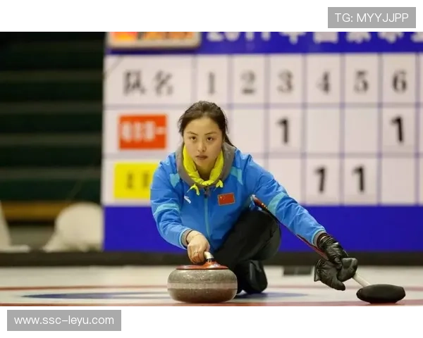 冰壶队旋转线路贴边完美进入计分区——展现竞技与智慧的极致魅力